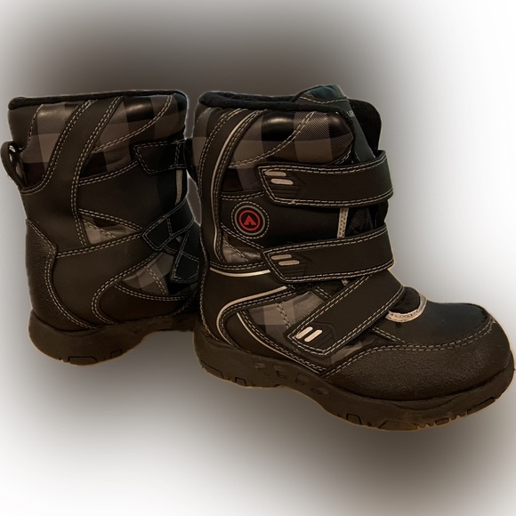 Air walk boys size 10 winter boots. - Picture 2 of 6